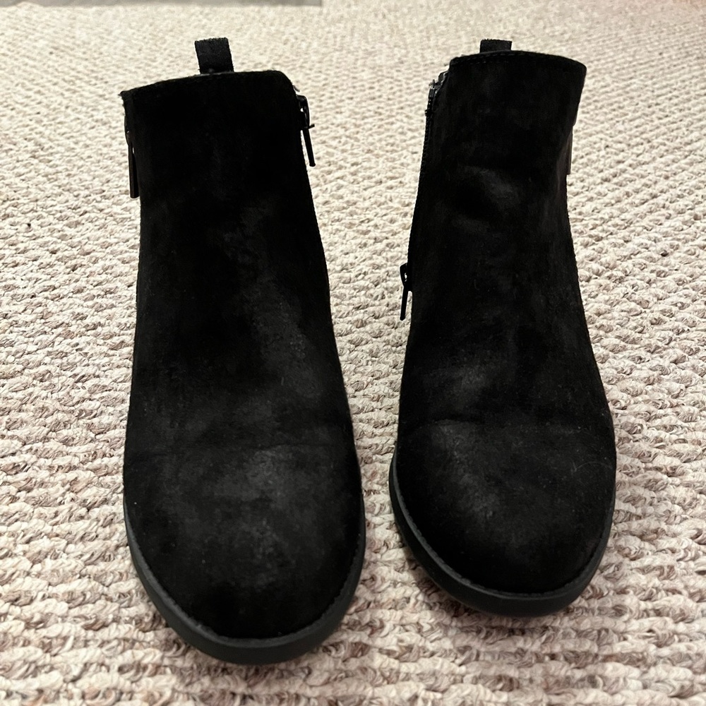 Like new black boots